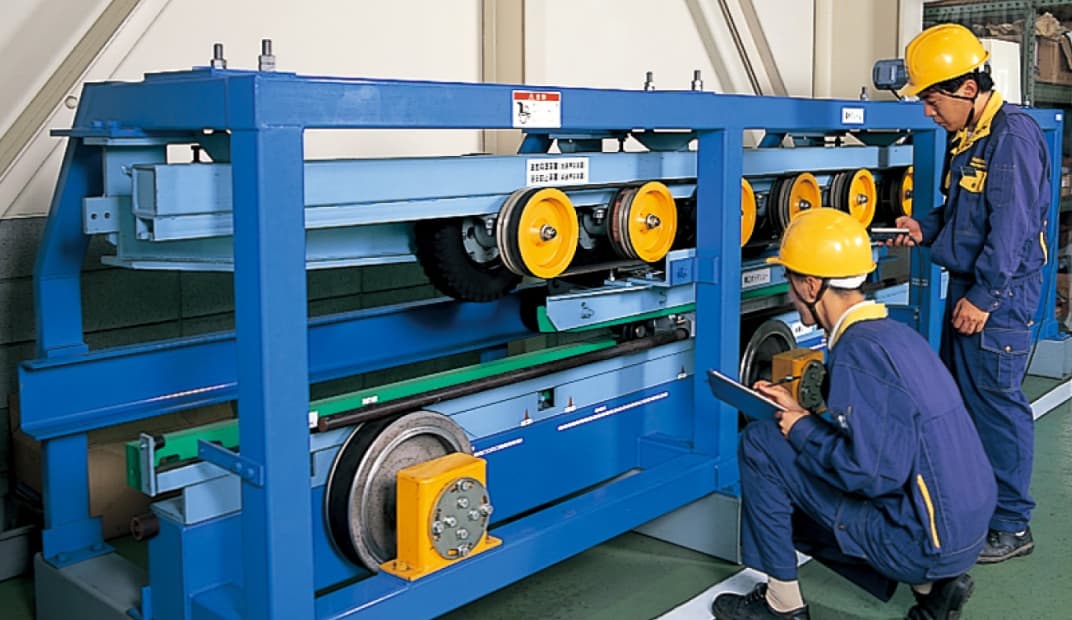 Examination of accelerating machinery for a detachable lift terminal