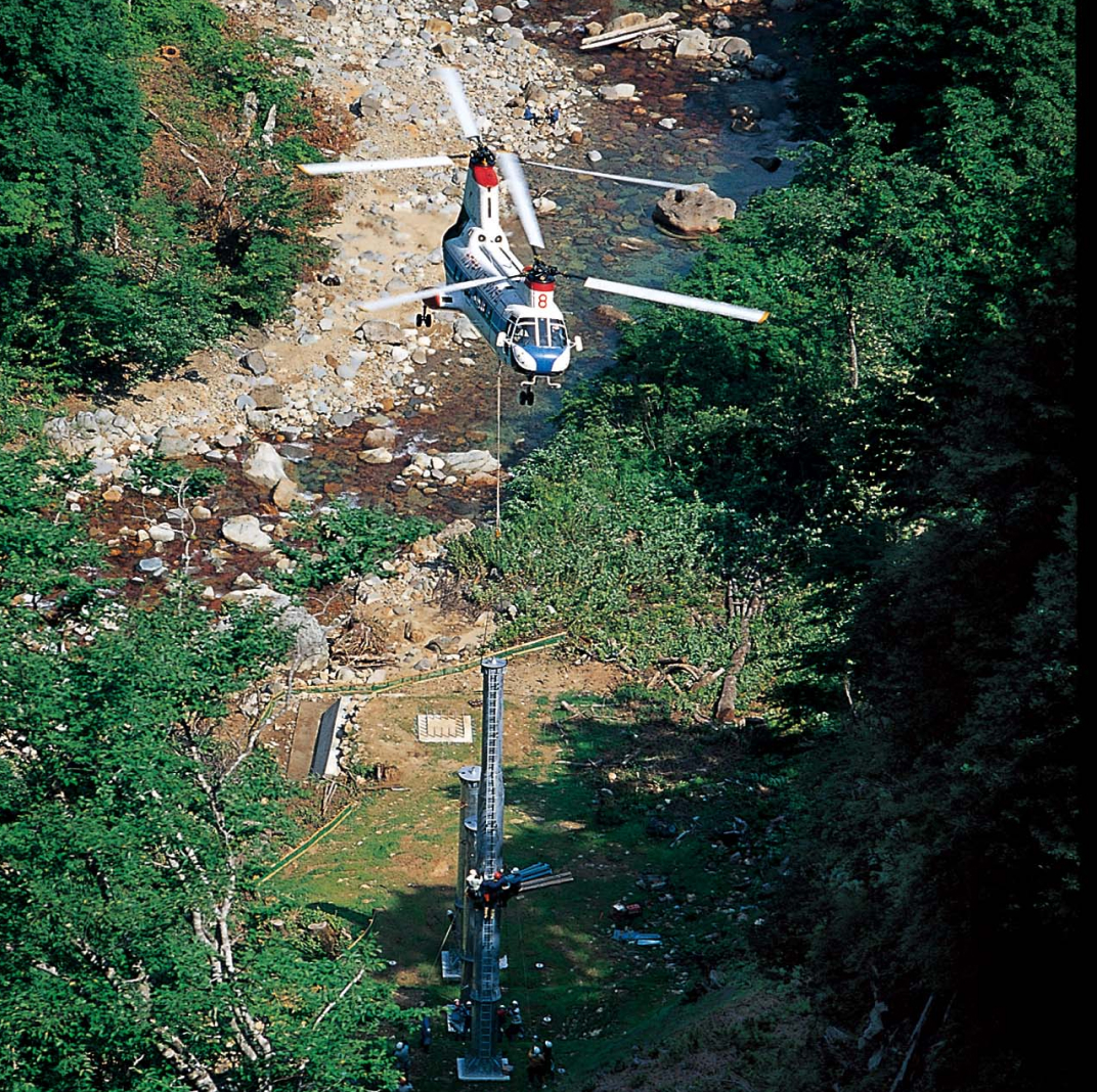 Gondola construction using a large helicopter